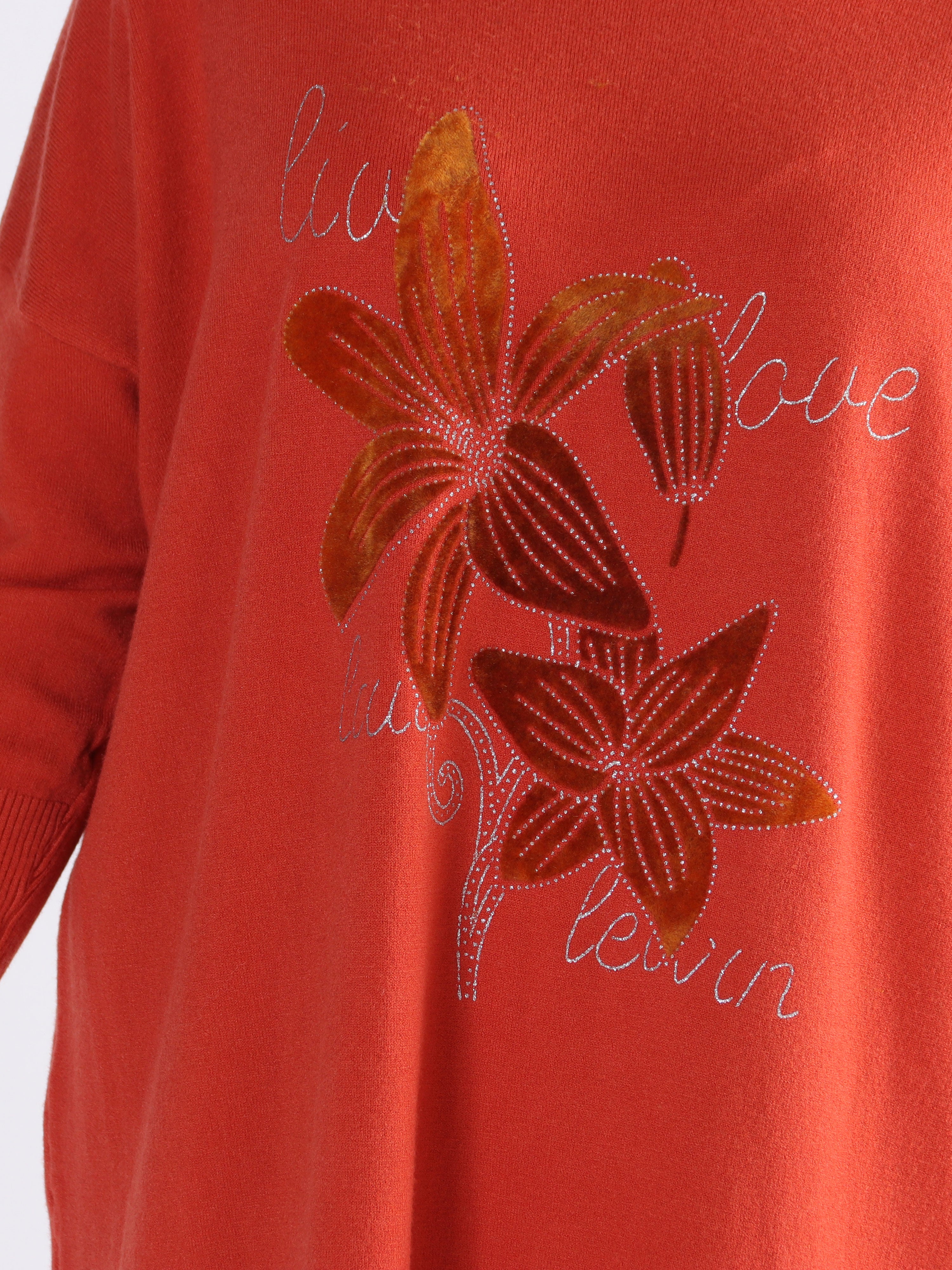 Amilie - Blød plus size strikkjole med blomstermotiver